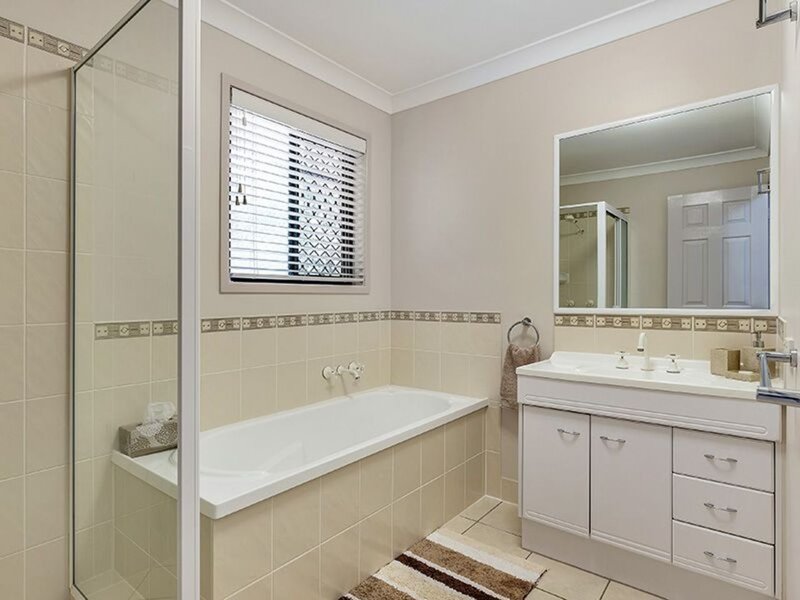 Photo - 7 Pardalote Place, Cashmere QLD 4500 - Image 12