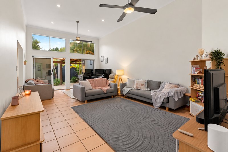 Photo - 7 Parkview Place, Bridgeman Downs QLD 4035 - Image 4