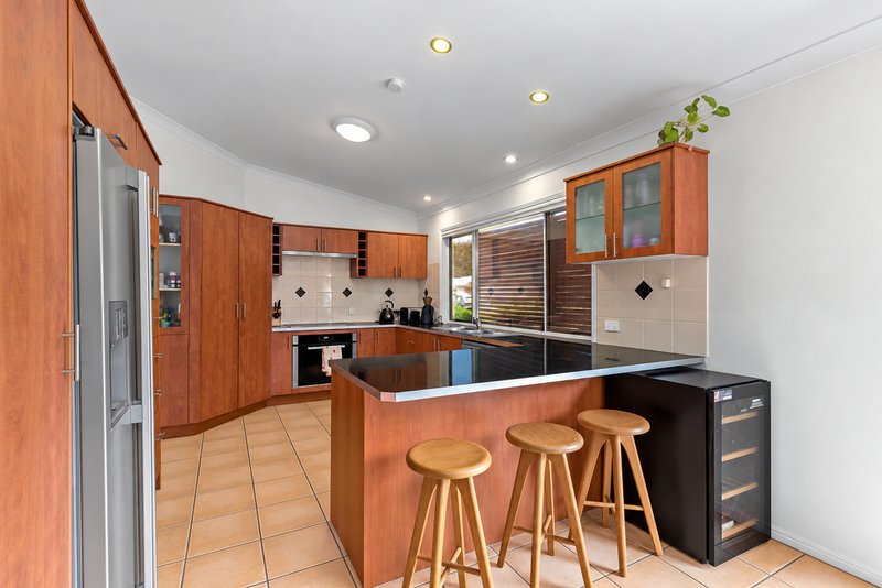 Photo - 7 Parkview Place, Bridgeman Downs QLD 4035 - Image 8