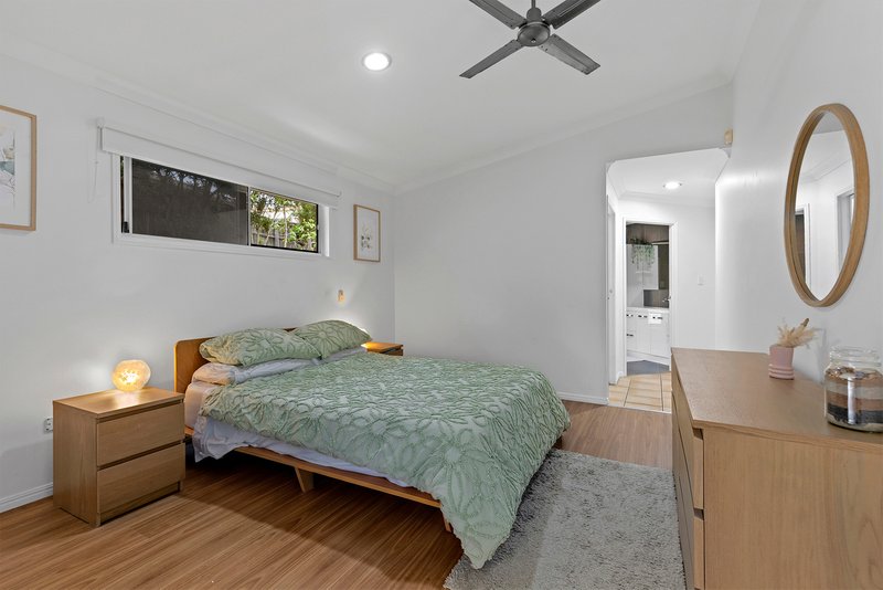Photo - 7 Parkview Place, Bridgeman Downs QLD 4035 - Image 10