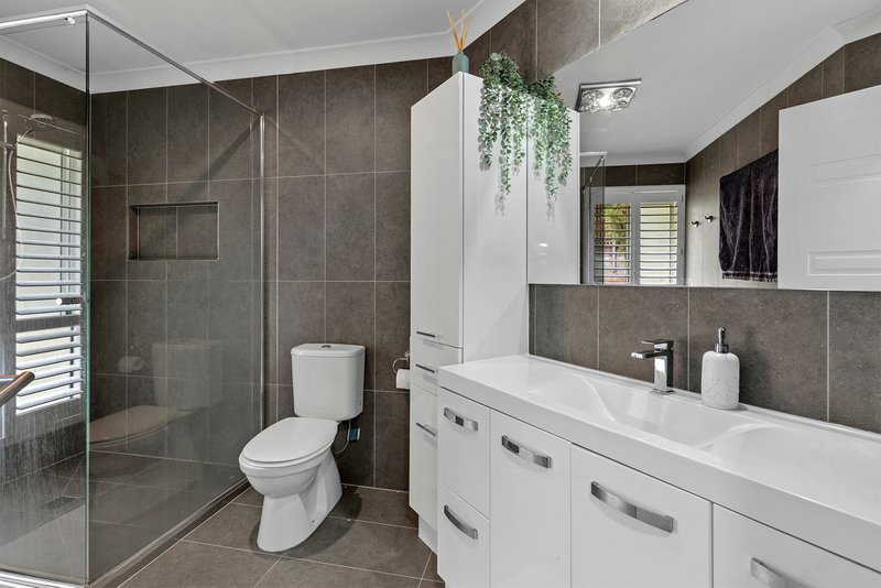 Photo - 7 Parkview Place, Bridgeman Downs QLD 4035 - Image 12
