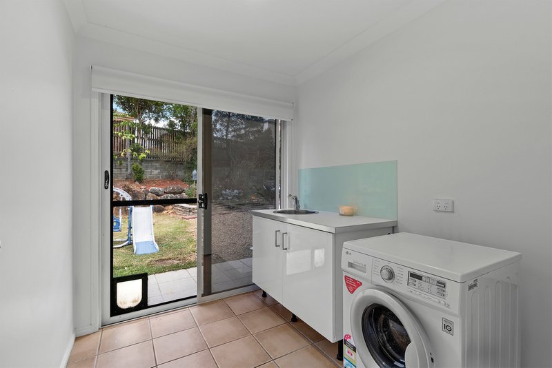 Photo - 7 Parkview Place, Bridgeman Downs QLD 4035 - Image 17