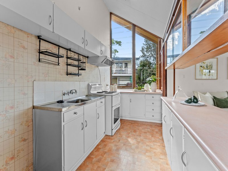 Photo - 7 Parnoolar Crescent, Ferny Hills QLD 4055 - Image 3