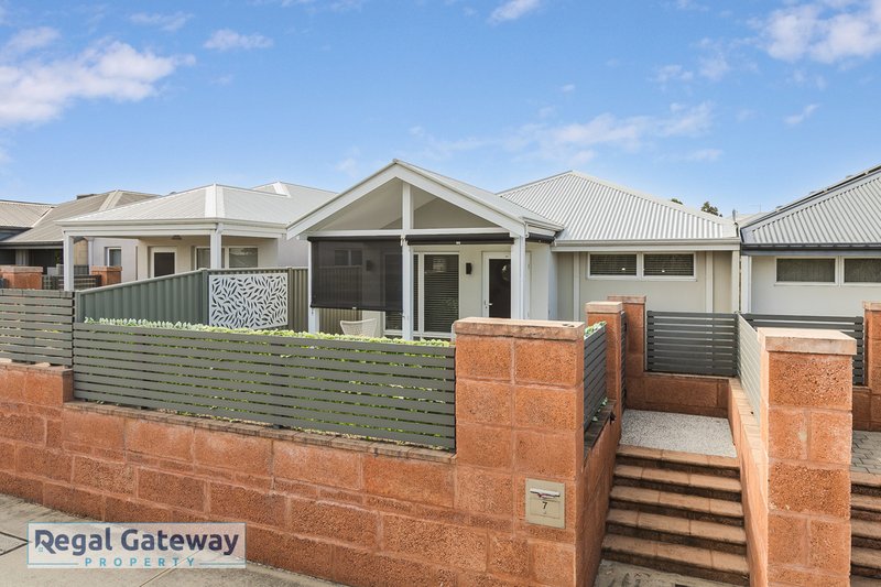 7 Paroo Way, Wandi WA 6167