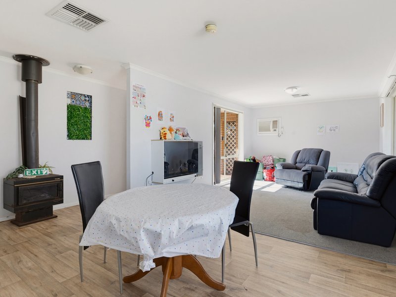 Photo - 7 Parramatta Drive, Morphett Vale SA 5162 - Image 2