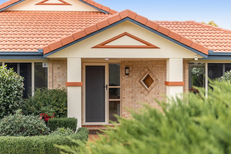 Photo - 7 Parsley Drive, Middle Ridge QLD 4350 - Image 2