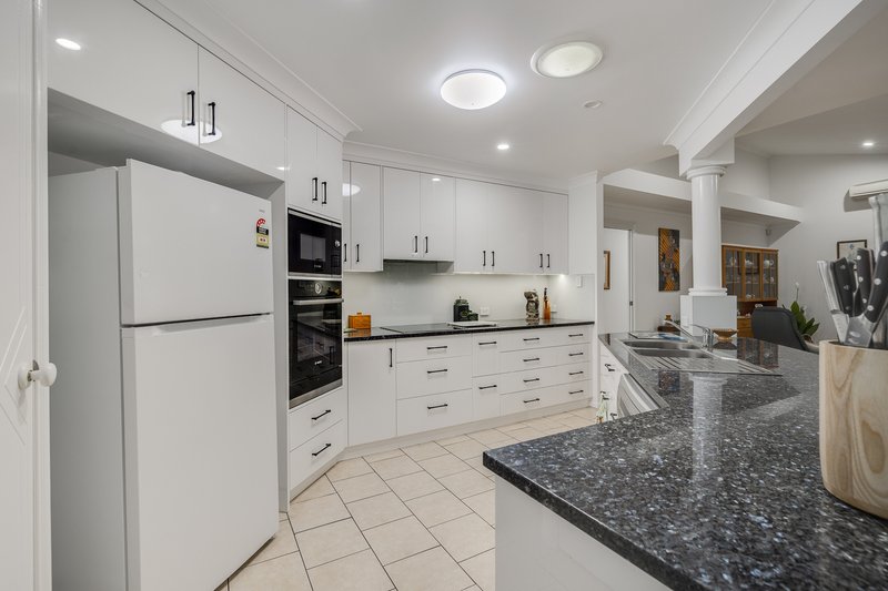 Photo - 7 Parsley Drive, Middle Ridge QLD 4350 - Image 4