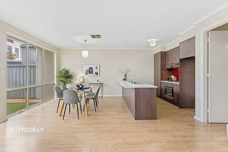 Photo - 7 Parsons Court, Mawson Lakes SA 5095 - Image 5