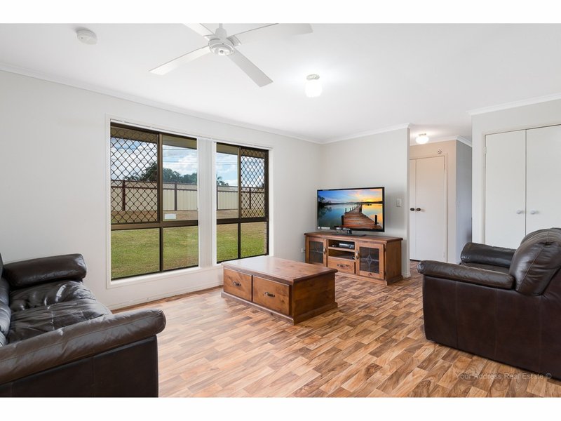 Photo - 7 Pavon Street, Regents Park QLD 4118 - Image 2