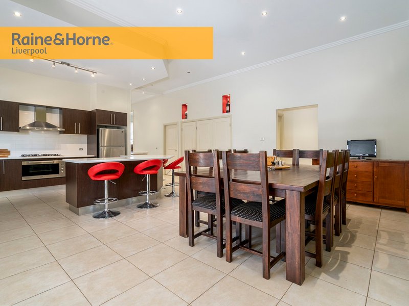 Photo - 7 Pecan Place, Casula NSW 2170 - Image 5