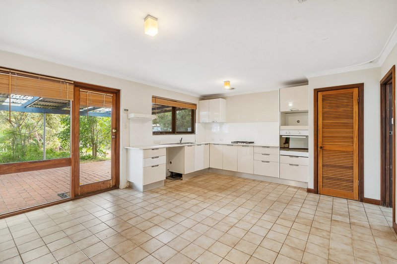 Photo - 7 Peet Road, Kalamunda WA 6076 - Image 3