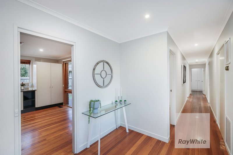 Photo - 7 Pendle Close, Gladstone Park VIC 3043 - Image 3