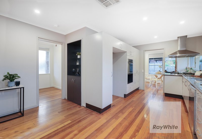 Photo - 7 Pendle Close, Gladstone Park VIC 3043 - Image 9