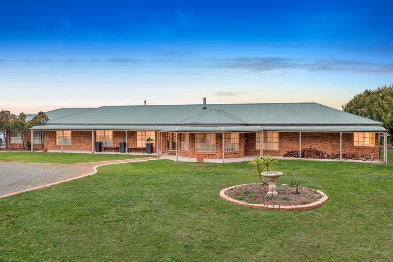 Photo - 7 Peregrine Road, Oaklands Junction VIC 3063 - Image 2