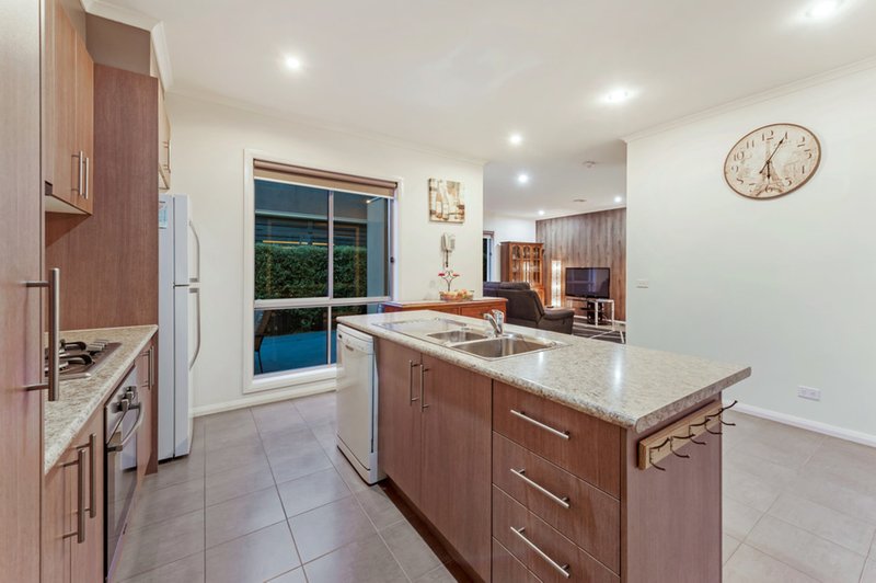 Photo - 7 Perisher Drive, Craigieburn VIC 3064 - Image 4