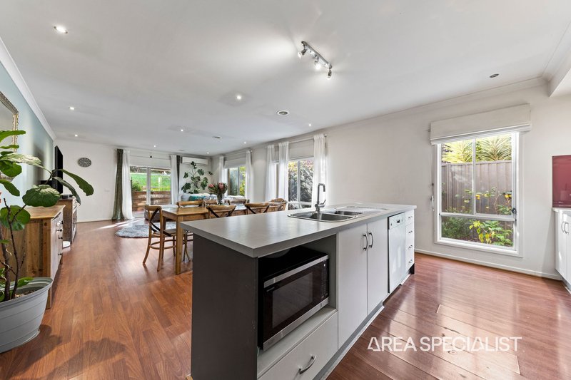 Photo - 7 Perry Court, Pakenham VIC 3810 - Image 3