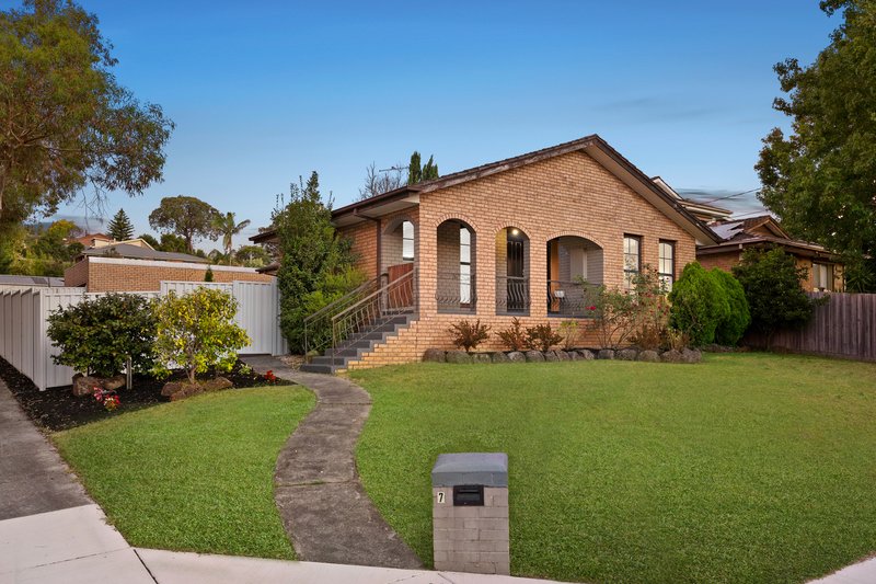 7 Peter Drive, Ferntree Gully VIC 3156