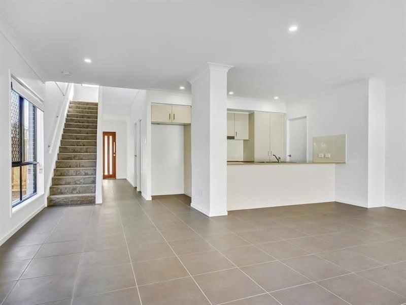 Photo - 7 Peter Harbeck Street, Spring Mountain QLD 4300 - Image 3