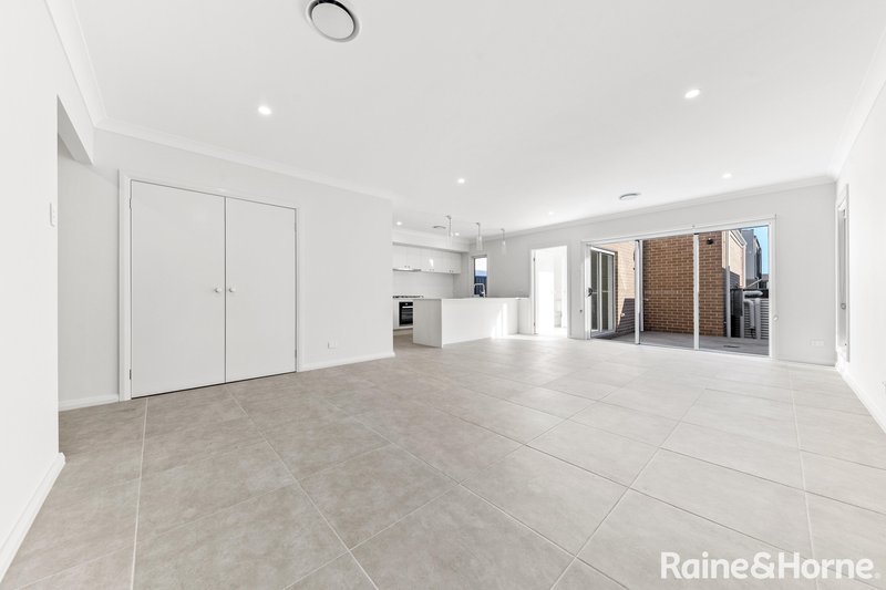 Photo - 7 Phoebus Lane, Leppington NSW 2179 - Image 7
