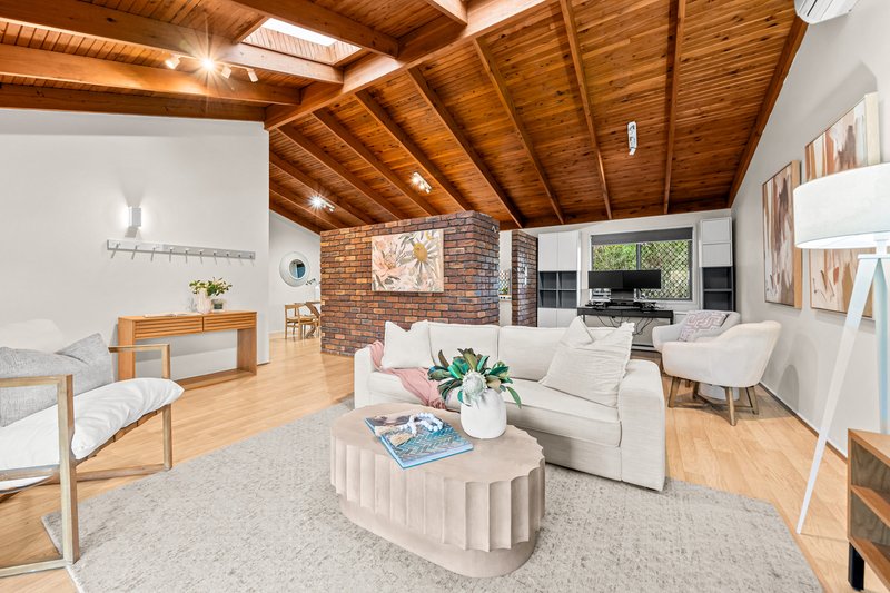 Photo - 7 Pia Court, Rochedale South QLD 4123 - Image 2