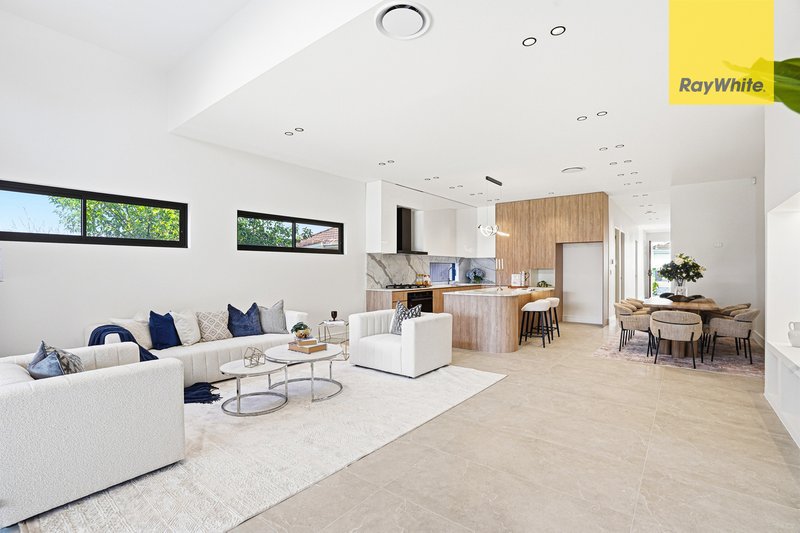 Photo - 7 Pindari Crescent, South Wentworthville NSW 2145 - Image 5