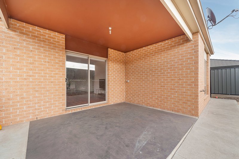 Photo - 7 Pinnacle Drive, Craigieburn VIC 3064 - Image 7