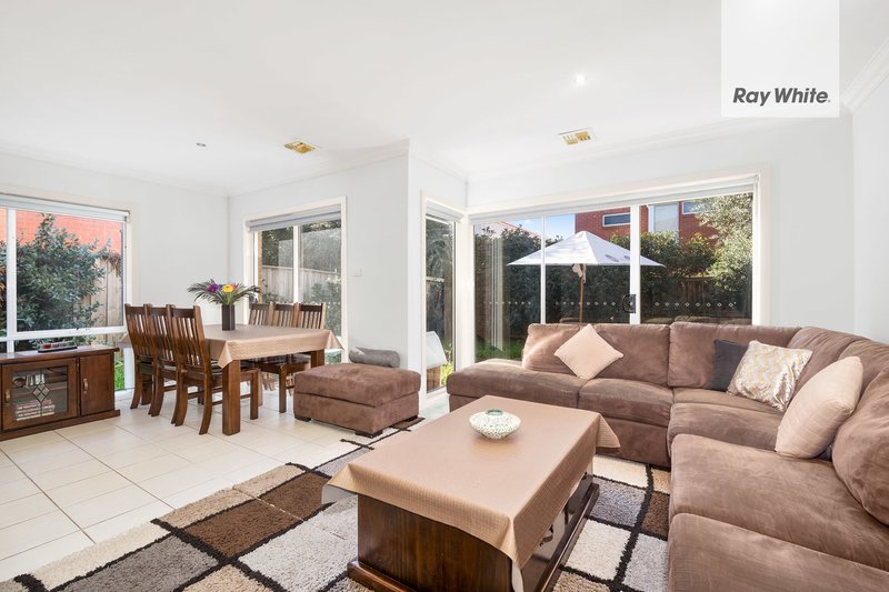 Photo - 7 Portland Place, Roxburgh Park VIC 3064 - Image 3