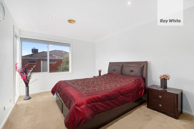 Photo - 7 Portland Place, Roxburgh Park VIC 3064 - Image 4