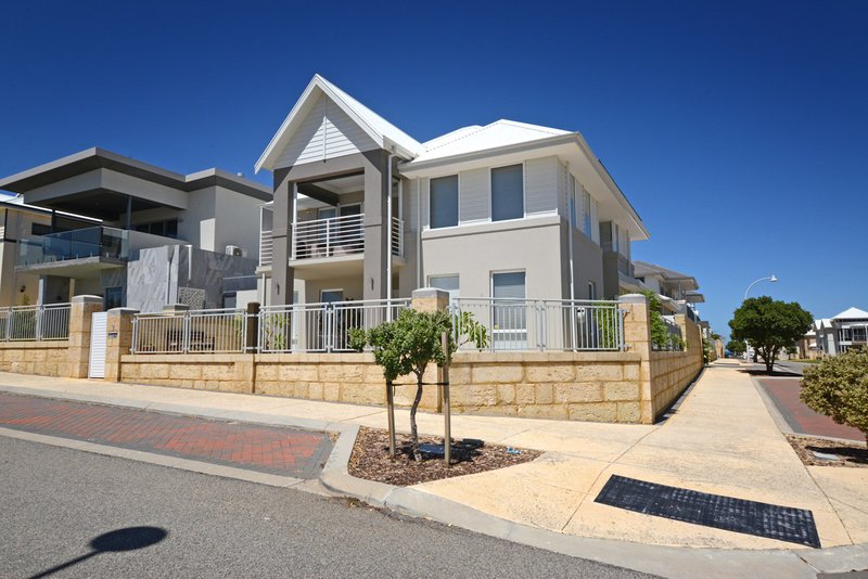 Photo - 7 Portrush Way, Mindarie WA 6030 - Image 2