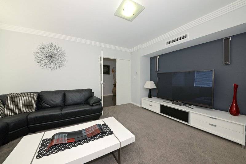 Photo - 7 Portrush Way, Mindarie WA 6030 - Image 5