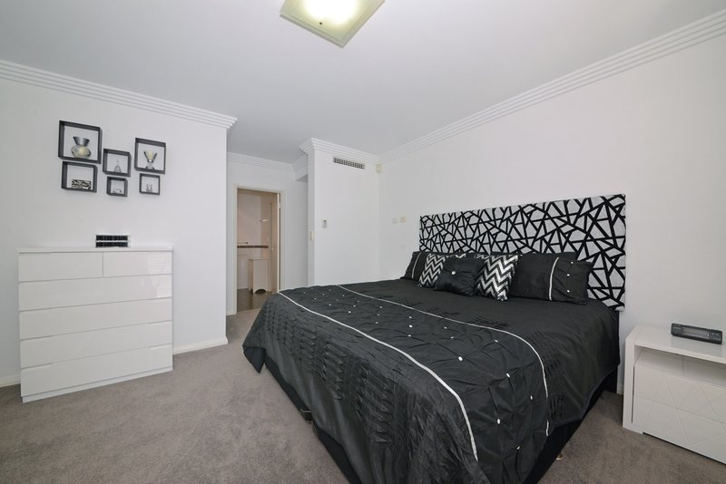 Photo - 7 Portrush Way, Mindarie WA 6030 - Image 6