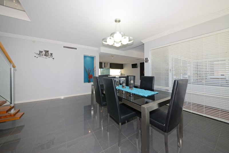 Photo - 7 Portrush Way, Mindarie WA 6030 - Image 11