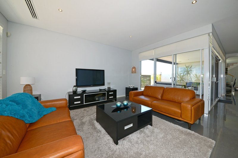 Photo - 7 Portrush Way, Mindarie WA 6030 - Image 16