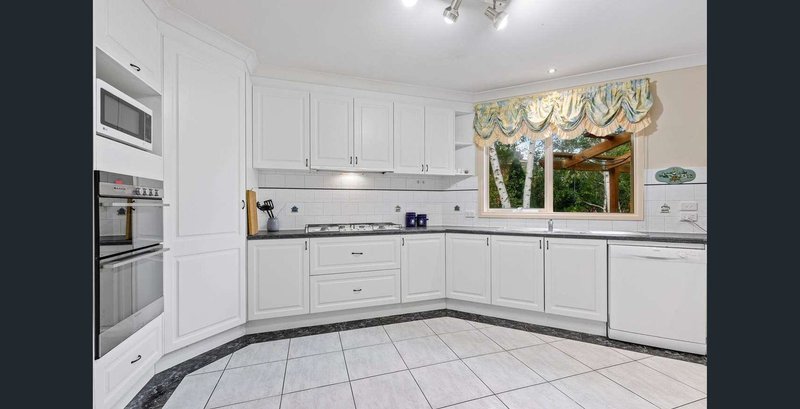 Photo - 7 Pottery Drive, Blackburn North VIC 3130 - Image 2