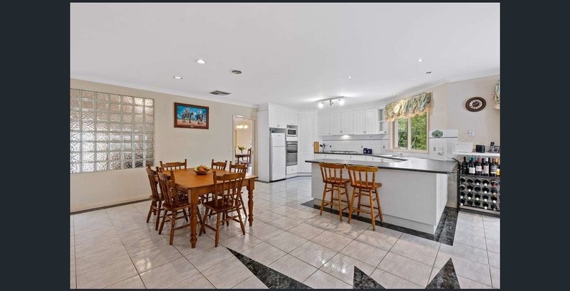 Photo - 7 Pottery Drive, Blackburn North VIC 3130 - Image 3