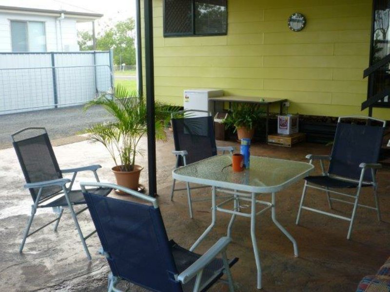 Photo - 7 Powell Street, Roma QLD 4455 - Image 15