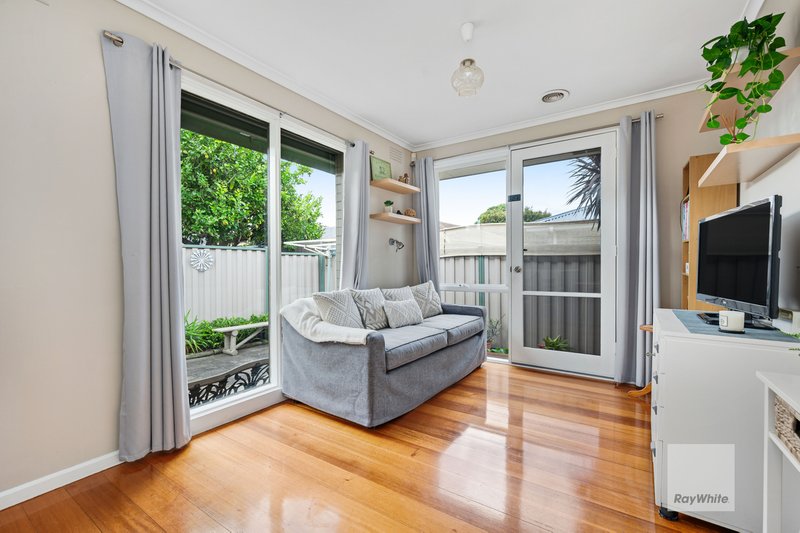 Photo - 7 Power Close, Gladstone Park VIC 3043 - Image 11