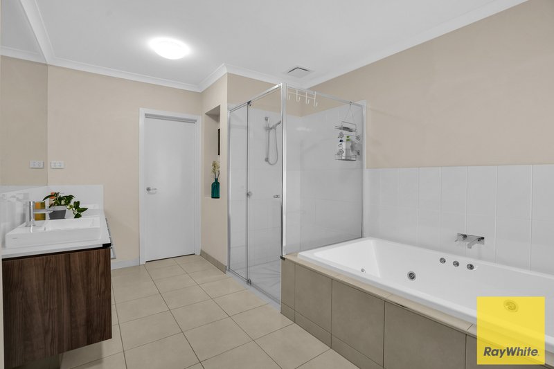 Photo - 7 Pride Grove, Wyndham Vale VIC 3024 - Image 5