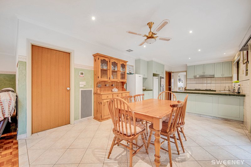 Photo - 7 Pringle Place, Altona Meadows VIC 3028 - Image 4