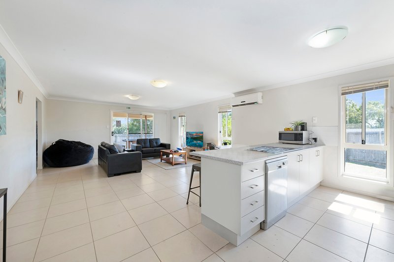 Photo - 7 Pristine Close, Ashfield QLD 4670 - Image 8