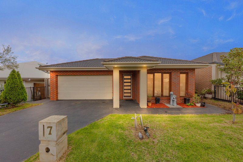 7 Prospect Way, Officer VIC 3809