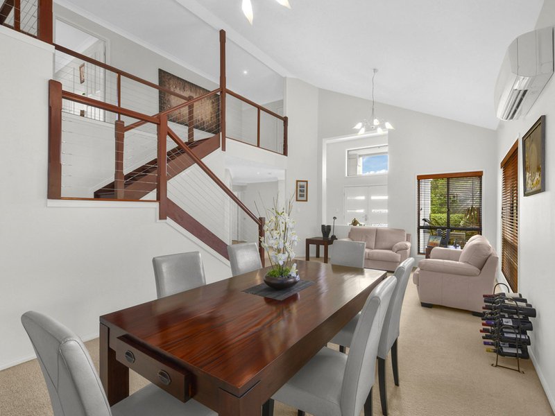 Photo - 7 Quandong Cresent , Arana Hills QLD 4054 - Image 3