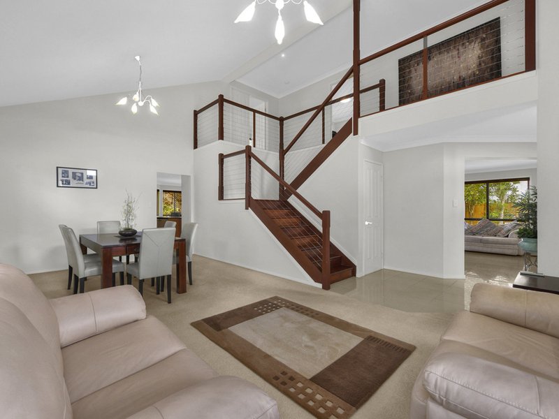 Photo - 7 Quandong Cresent , Arana Hills QLD 4054 - Image 4