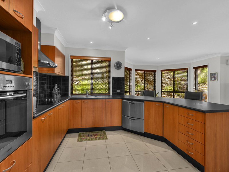 Photo - 7 Quandong Cresent , Arana Hills QLD 4054 - Image 5