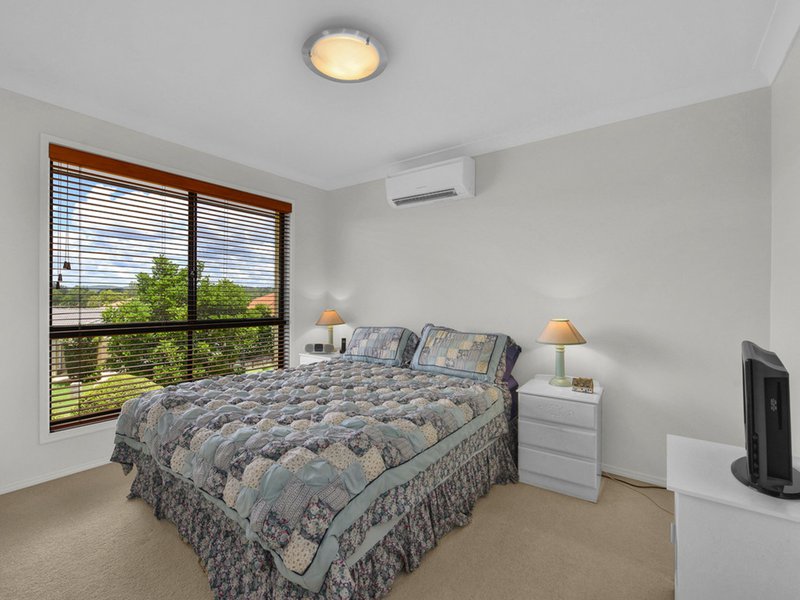 Photo - 7 Quandong Cresent , Arana Hills QLD 4054 - Image 11