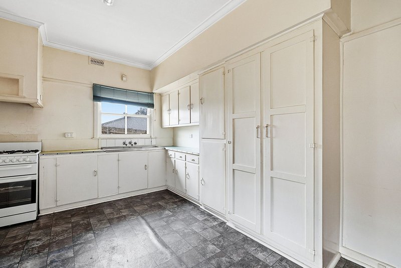 Photo - 7 Queens Crescent, Bacchus Marsh VIC 3340 - Image 2