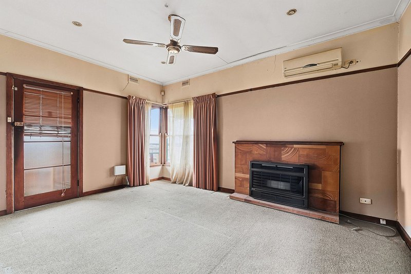 Photo - 7 Queens Crescent, Bacchus Marsh VIC 3340 - Image 3