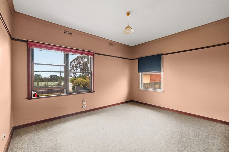 Photo - 7 Queens Crescent, Bacchus Marsh VIC 3340 - Image 4