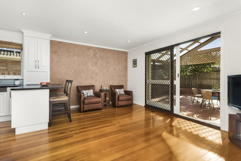 Photo - 7 Quest Court, Glen Waverley VIC 3150 - Image 5