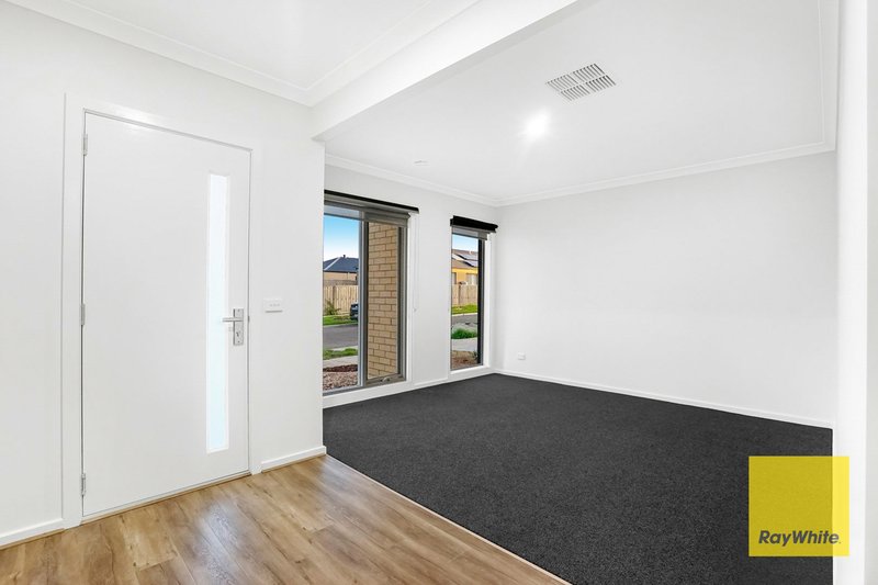 Photo - 7 Quince Road, Manor Lakes VIC 3024 - Image 7